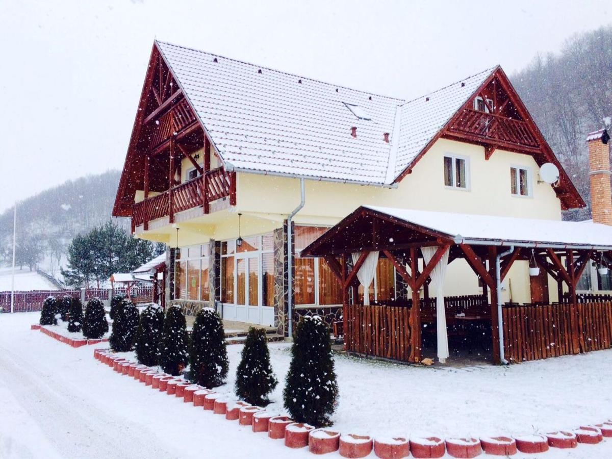 Olimpia Villa Tibod Exteriör bild