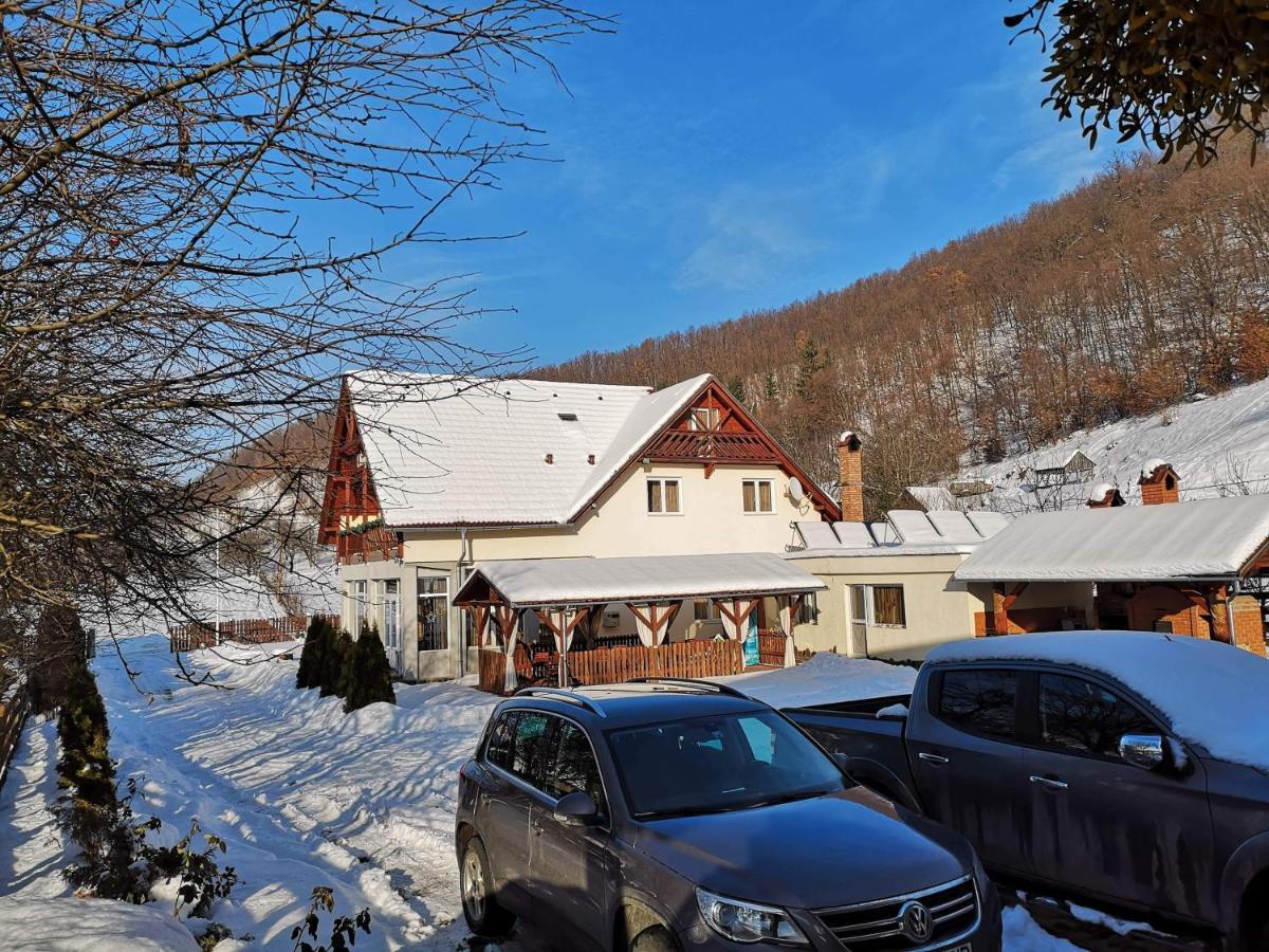 Olimpia Villa Tibod Exteriör bild